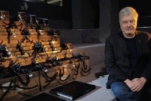 Терміново на Донбас: Порошенко передає на східний фронт 200 рацій і ретранслятори