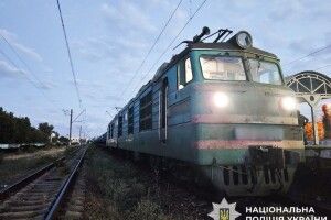 На Київщині під колесами поїзда загинула 26-річна жінка