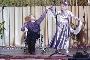 Лежачий волинянин після інсульту пересів в інвалідний візок, щоб… затанцювати (Відео)