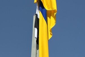 Чому у місті на Волині з’явився біло-чорний прапор (Фото)