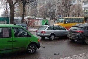 У Рівному в ДТП потрапили три автівки