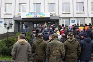 Сотня працівників лісгоспу пікетували Рівненську РДА 