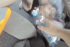 Виїхав на узбіччя зустрічки: рівненські патрульні допомогли непритомному водієві