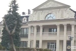 У Медведчука знайшли яйця «Фаберже», картини та золото: які коштовності кумів путіна хочуть арештувати