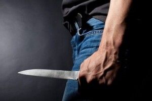 На дитячому майданчику ножем поранили військового (Відео)