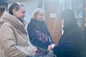 У Зимненському монастирі приймають біженців та моляться за воїнів України (Фото)