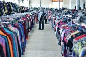 Мінсоцполітики хоче заборонити ввезення секонд-хенду до України 