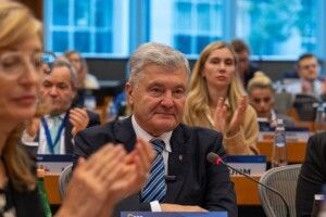 «ЄС» нагадує Стефанчуку про його обов’язок вчасно підписати міжнародні відрядження Порошенка