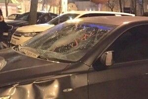 У Нововолинську п’яний хуліган трощив автомобілі на парковці
