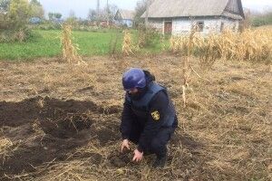 На Рівненщині піротехніки знищили арсенал боєприпасів