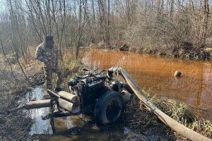 У Вараському районі вчора поліцейські вилучили сім мотопомп