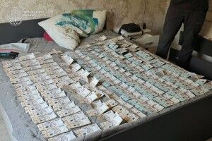 На Закарпатті багатодітна матір «продавала» власну доньку на стрімах