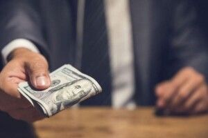 Працівника управління Держпраці спіймали на хабарі