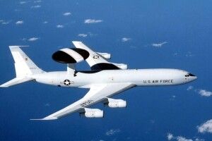 Після нічної атаки над Польщею патрулює один із найсучасніших американських військових літаків 