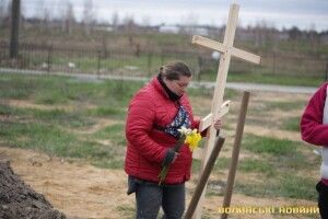 «Російські солдати кинули гранату в укриття. Людські рештки збирали у відро», – мешканка Бучі про жорстокість окупантів