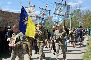 Село на Рівненщині провело в останню дорогу Героя, який загинув під Бахмутом