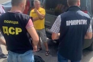 Вимагав 33 тисячі за вступ: у Рівному на хабарі затримали професора вишу