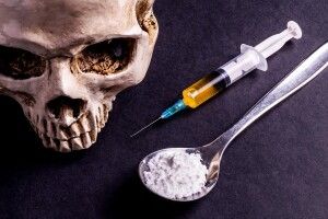Злапали трьох костопільських наркозбувачів та наркобаронесу із Рівного (відео)