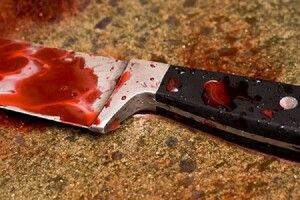 Волинянка впала на ніж, нахромилася й померла