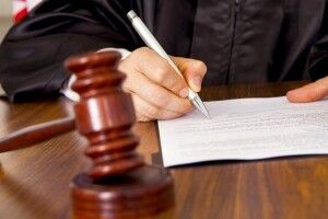 На Волині судили батька за крадіжку клавіатури його малолітнього сина 