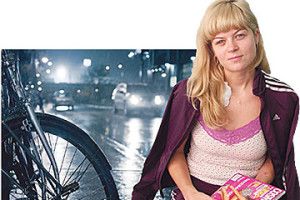 ЩОБ НЕ ЗБИТИ ВЕЛОСИПЕДИСТІВ, ОКСАНА З’ЇХАЛА У КЮВЕТ