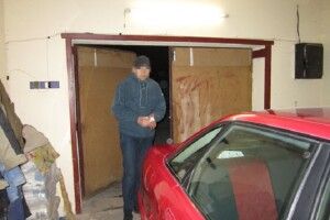 У Рівненському районі господарі застали злодія на «гарячому» і зачинили у гаражі (фото)