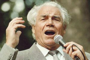Пісню «Два кольори» чули? Архів людини, яка її вперше заспівала... викинули на смітник (відео)