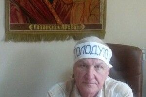Директор гімназії оголосив голодування (фото)