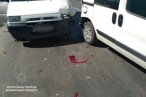 У Ковелі нетверезий водій посеред білого дня вчинив аварію (Фото)