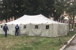 На території лікарень Рівненщини облаштували пункти прийому хворих на COVID-19
