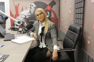Елементи передвиборчої еротики: Юлія Тимошенко привселюдно оголила стегно