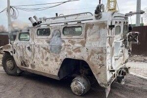 Під Конотопом танкісти РФ ходять з каністрами та намагаються купити пальне у місцевих жителів