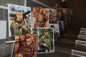 «Якби не війна». Історії Героїв у світлинах побачили у Лисичанську