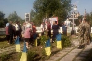 У Велимчому на Ратнівщині встановили стелу «Слава героям небесної сотні!»