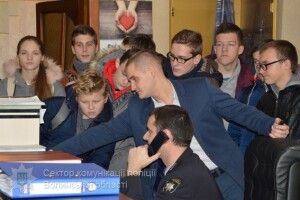Луцькі поліцейські поговорили зі студентами про наркотики і підліткову злочинність