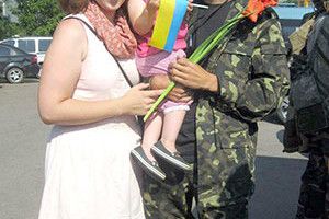 ВІКНО РУБРИКИ: після 22 днів оточення ворогами — в оточення найрідніших