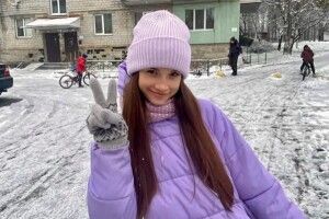 Врятувати 14-річну дівчинку, яку вдарило струмом на даху потяга, не вдалося