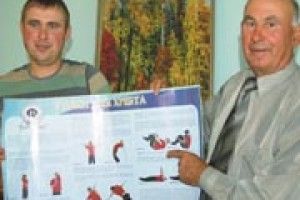 ЧОМУ В ДІТЕЙ СУТУЛІ СПИНИ?
