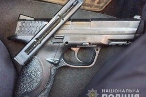Під час нічного конфлікту 17-річного хлопця підстрелили із пневматичного пістолета