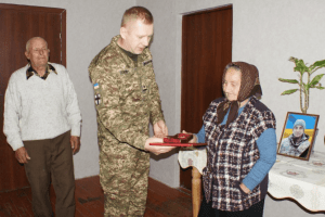 Батькам загиблого нацгвардійця з Волині вручили його нагороду