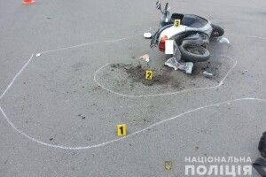На Рівненщині водій легковика збив жінку на мопеді та втік