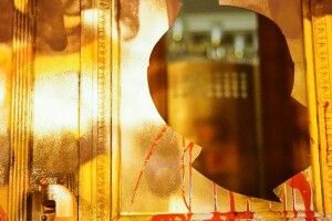 Офісу Зеленського запропонували, що викуплять розмальовані двері