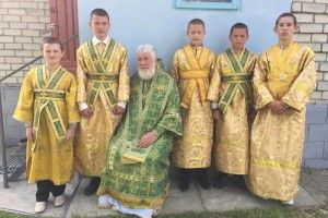 Настоятелю – палицю від митрополита, паламарям – фото на згадку
