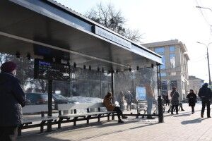У центрі Луцька ще на трьох зупинках можна зарядити телефон (Фото)