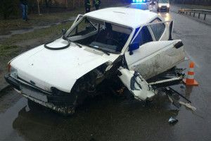 Поблизу Рівного ДТП: автівка вдрузки – водій в реанімації (фото)