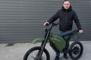 На Заході України виготовляють безшумні електромотоцикли для ЗСУ