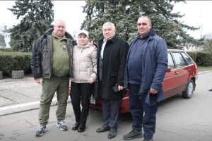 Подружжя з Волині передало власний автомобіль для захисників на фронт