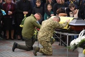 Рівняни провели в останню дорогу двох Героїв, які загинули в один день (Фото)