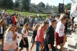 У школі, яку напередодні буквально залило водою, День знань відбувся під салют... із мильних бульбашок