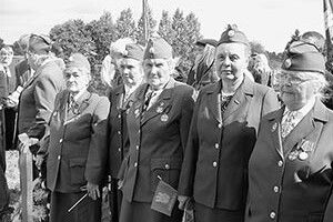 ХОЧ ЛАМАЛИ РУКИ ДВЕРИМА, ПОБРАТИМІВ НЕ ВИДАЛА